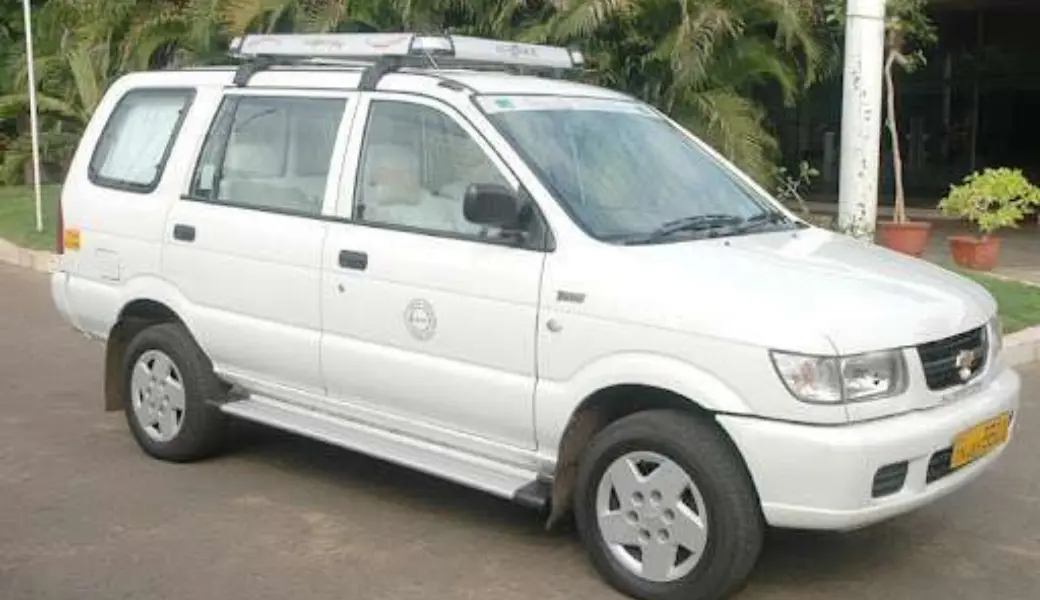 Chevrolet Tavera call taxi in kumbakonam for group travel